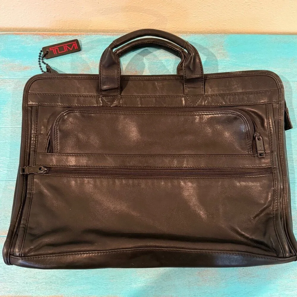 Vintage Tumi Black Leather Expandable Computer Bag/Briefcase *Missing Strap*